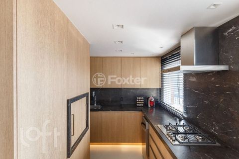 Image 19 - 918311