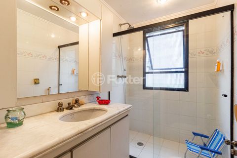 Image 19 - 918467