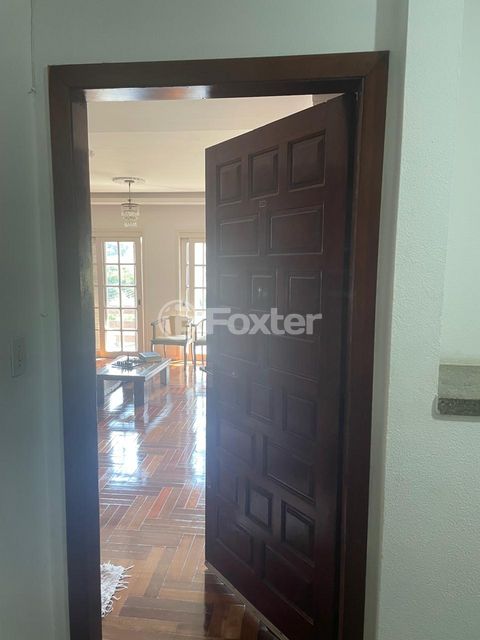 Image 5 - 918495