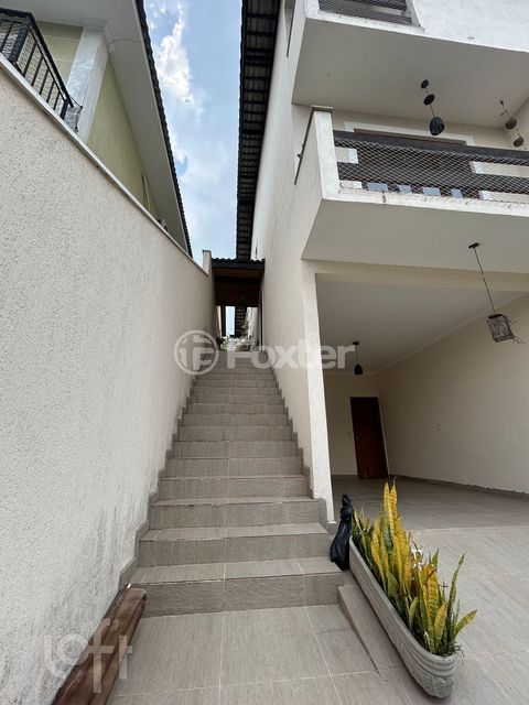 Image 17 - 918525