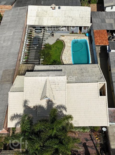 Image 5 - 918556