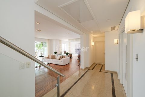 Image 10 - 918590