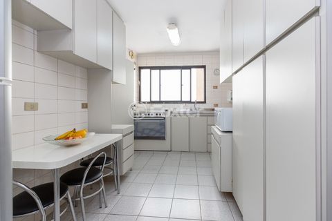 Image 15 - 918605