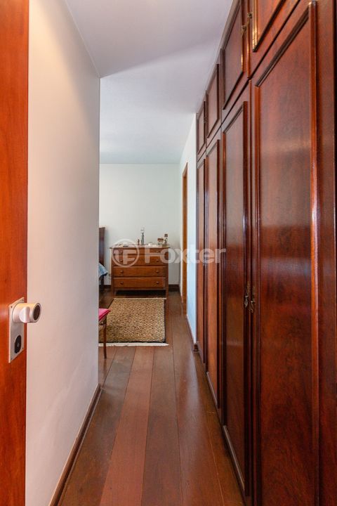 Image 18 - 918605
