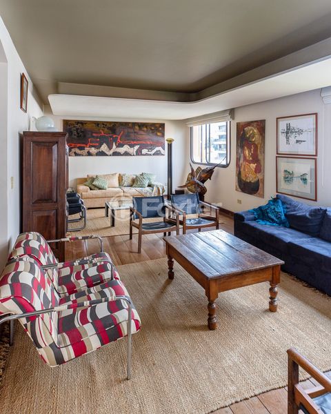 Image 3 - 918620