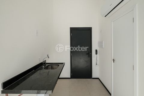 Image 15 - 918650