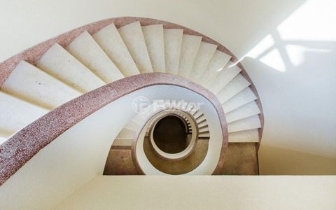Image 11 - 918658