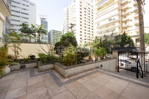 Image 17 - 918685