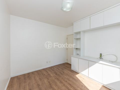 Image 19 - 918706