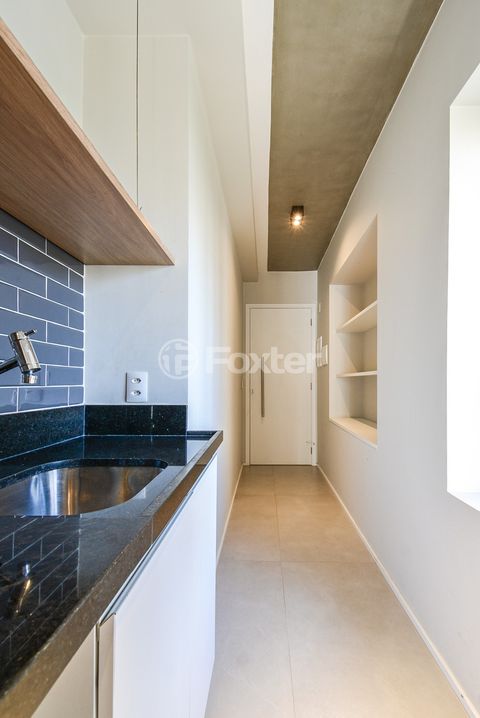 Image 17 - 918725