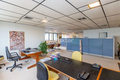 Image 12 - 918733