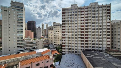 Image 19 - 918737