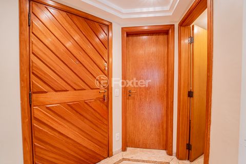Image 8 - 918758