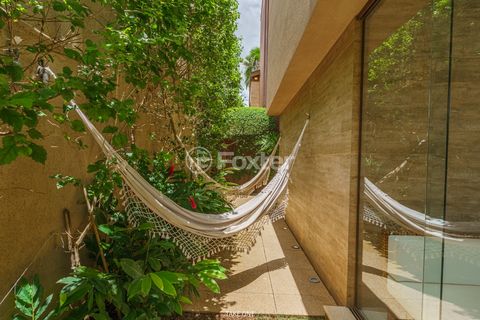Image 18 - 918777