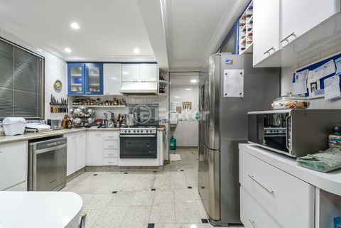 Image 17 - 918781