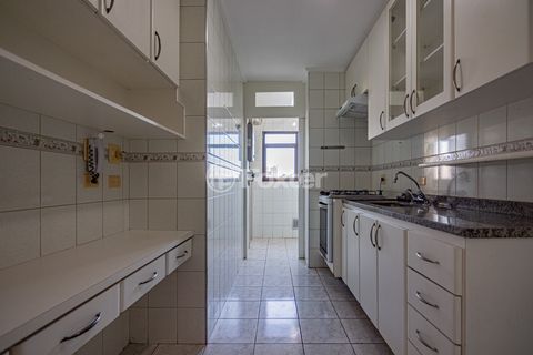 Image 17 - 918812
