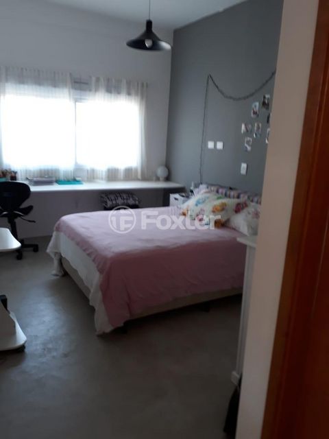Image 9 - 918831