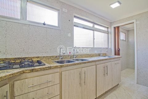 Image 9 - 918862