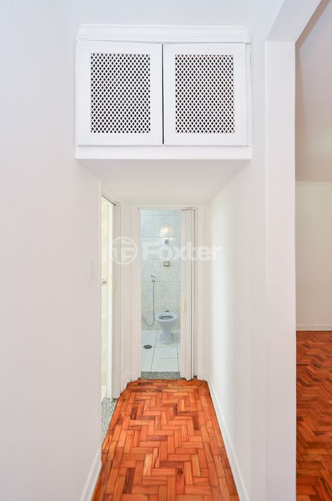 Image 1 - 918885