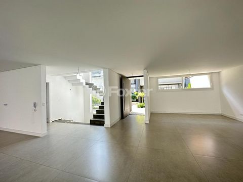 Image 4 - 918896