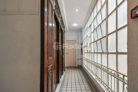 Image 18 - 918930