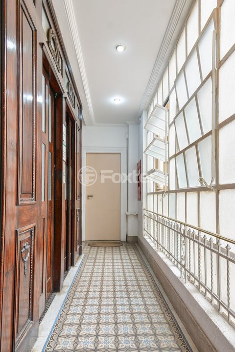 Image 19 - 918930