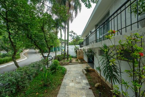 Image 3 - 918936