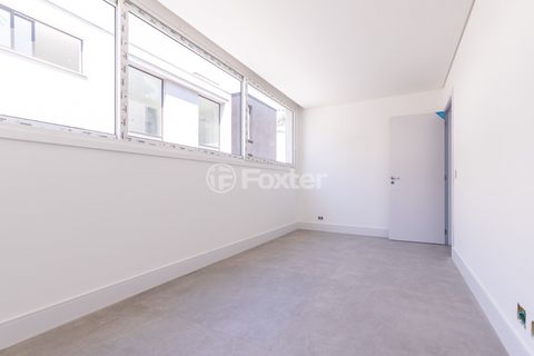 Image 17 - 918980