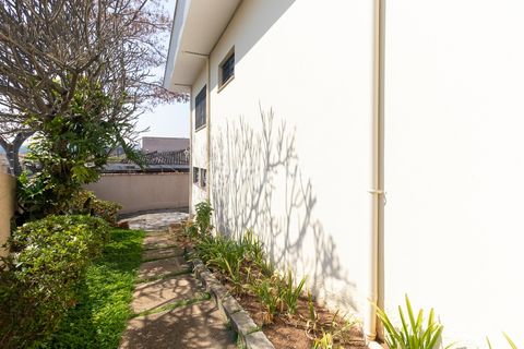 Image 4 - 919266