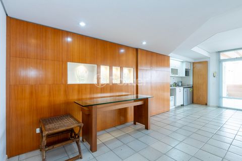 Image 12 - 919348
