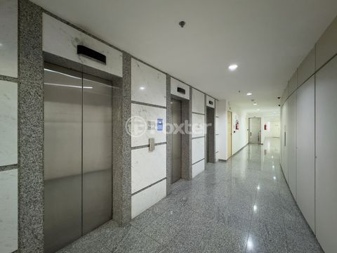 Image 19 - 919351
