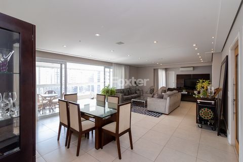 Image 10 - 919352