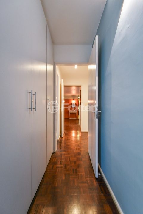 Image 19 - 919392