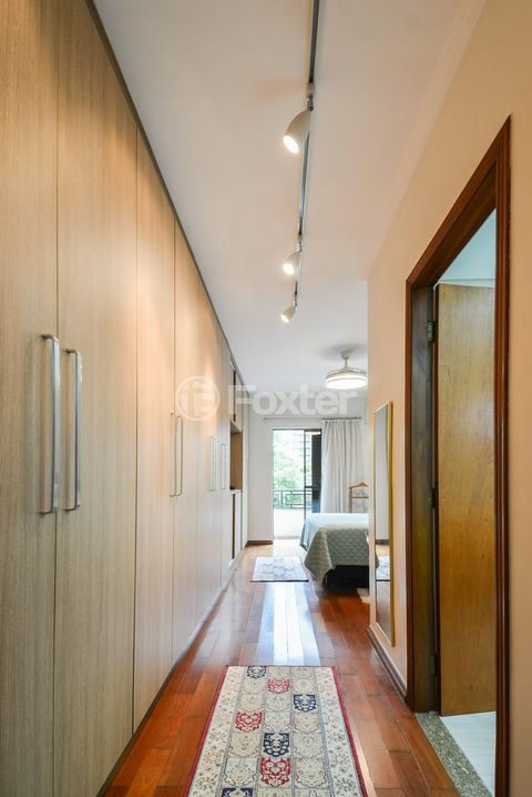 Image 19 - 919412