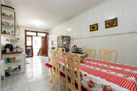 Image 16 - 919421