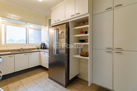 Image 12 - 919478