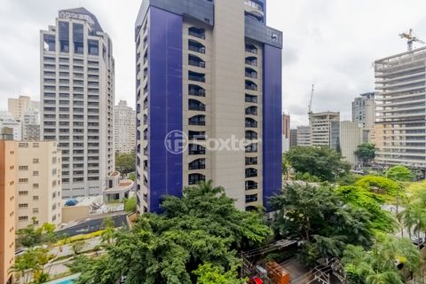 Image 18 - 919552