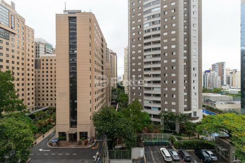 Image 11 - 919560