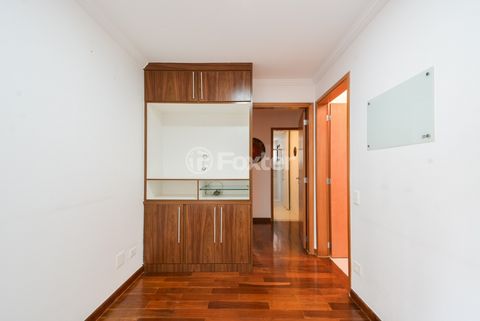 Image 17 - 919618