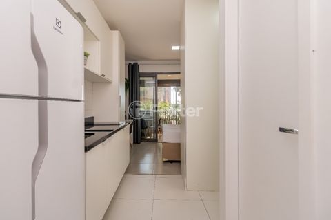 Image 10 - 919702