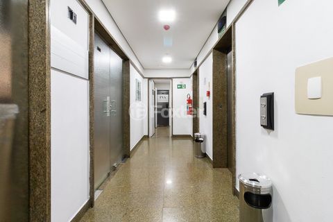 Image 15 - 919744