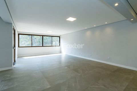 Image 1 - 919782