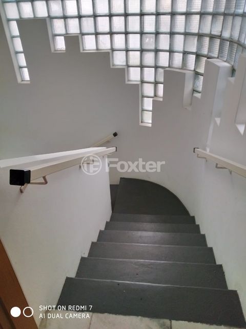 Image 12 - 919817