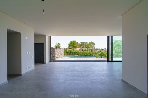 Image 10 - 919822