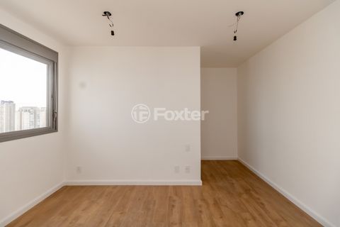 Image 17 - 919979