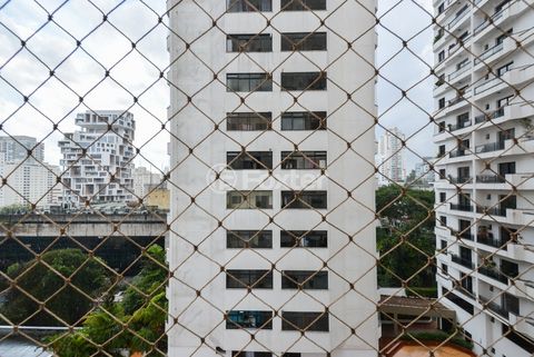 Image 7 - 920204