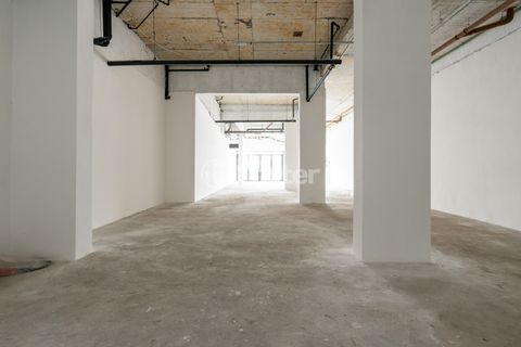 Image 15 - 920401