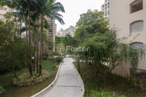 Image 10 - 920485