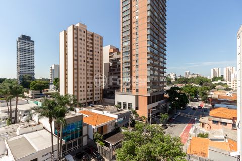 Image 17 - 920621