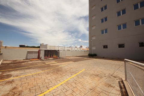 Image 6 - 920907